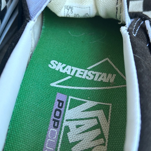 W's Sz 9- Men's 7.5 -Van’s Sneaker Off Wall Sunshine Books Skateboarding Slip On - Picture 3 of 9